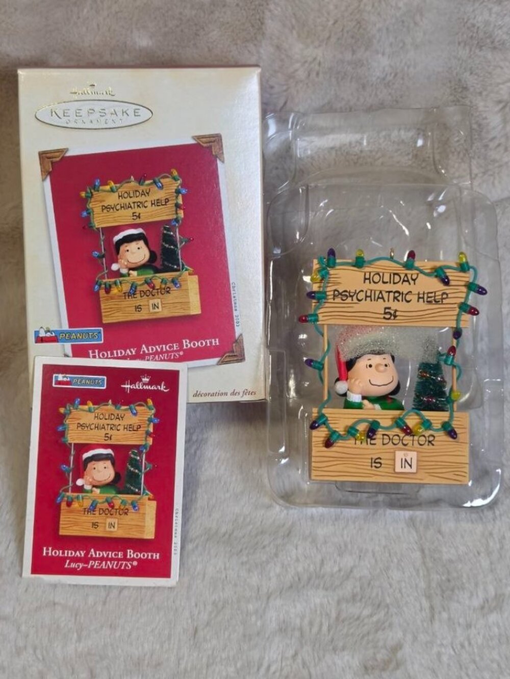 2003 Hallmark Keepsake Peanuts Lucy Snoopy "Holiday Advice Booth" Christmas